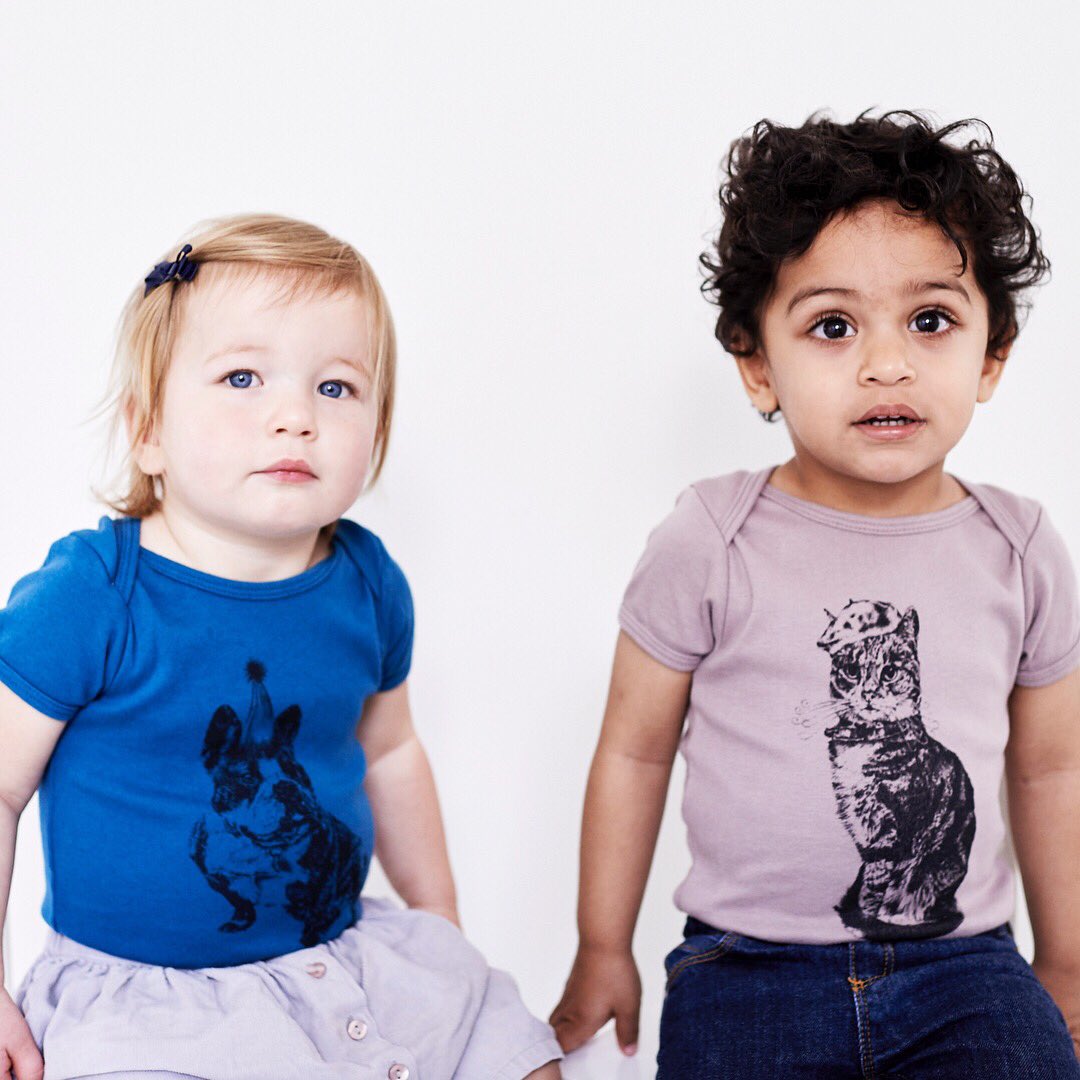 Rupa_Ganguli's tweet image. Gorgeous gifts ! Now only on @inclusive_trade: Organic cotton baby grows now hand-screen-printed in the UK with 100% water- based ink with enchanting illustrations by artist @KatandMonocle #shopbyimpact inclusivetrade.com/products/baby-…