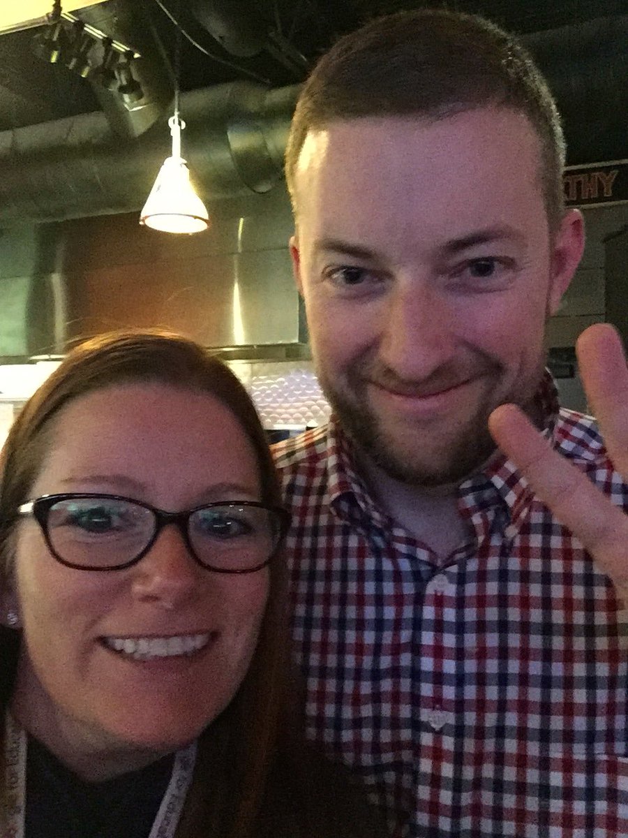 VirtualGiff's tweet photo. @LeighCassell look who Iβm hanging with. He wants honorary Esca-laddy status. #escaladies https://t.co/wL95pqprjg
