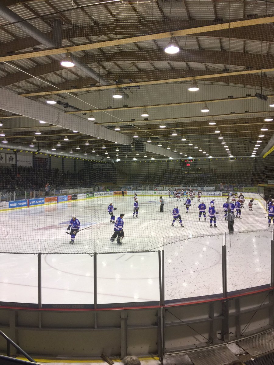 renebrandsen's tweet photo. @graspiepers vanavond goed verzorgde avond gehad met vrienden en sponsors van de graspiepers bij Thialf https://t.co/jgOWfVmVtO