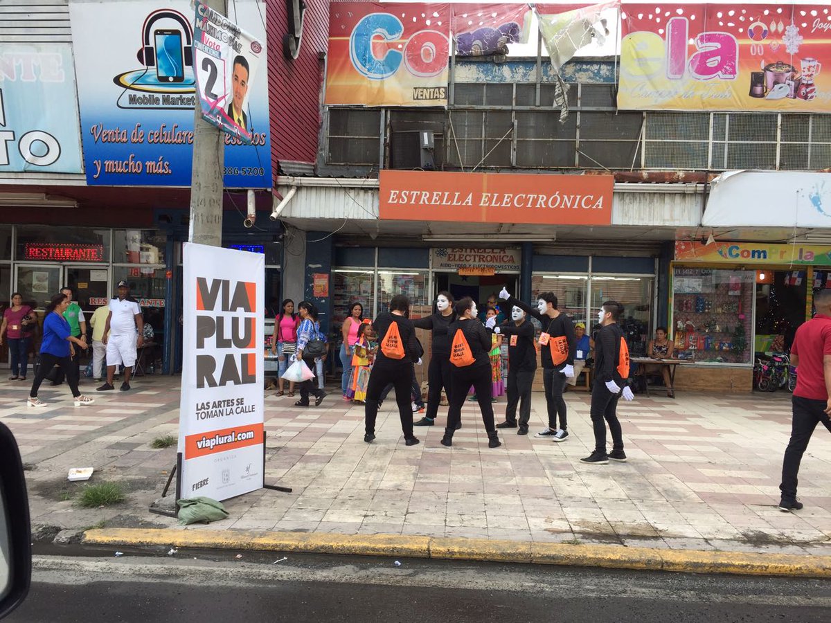 Panamaalcaldia's tweet photo. La pasamos muy bien en #viaplural la tarde de hoy, mucha arte en nuestra ciudad. Nos vemos mañana con mas teatro, música y arte en las calles de Calidonia. https://t.co/ZTl14Yw1Gf