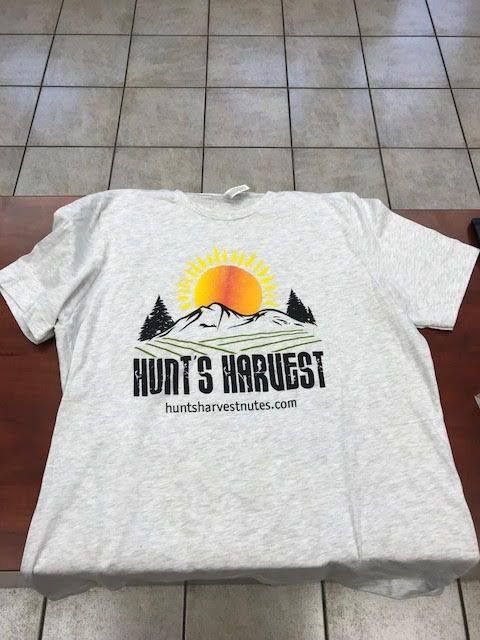 HuntsHarvest303's tweet photo. Who copped a shirt at #MJBizCon?? Take a photo and tag us!! #HuntsHarvest #SuperSea https://t.co/gE4JToQHhA