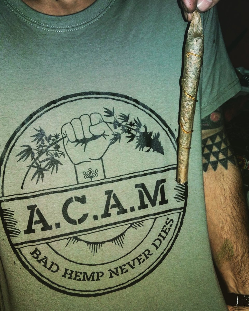 LOSMEJORESHUMOS's tweet photo. Felicidades a la Asociación #ACAMMako por su tercer aniversario disfrutando de #LosMejoresHumos #Cannabis #BadHempNeverDies #HighClass #HighSociety #Barcelonnabis #23Oils #MalaFama #mapuxesound #FindTheGoodStuff #Barcelonnabis #Puffpuffpass https://t.co/KuSH8VIwok