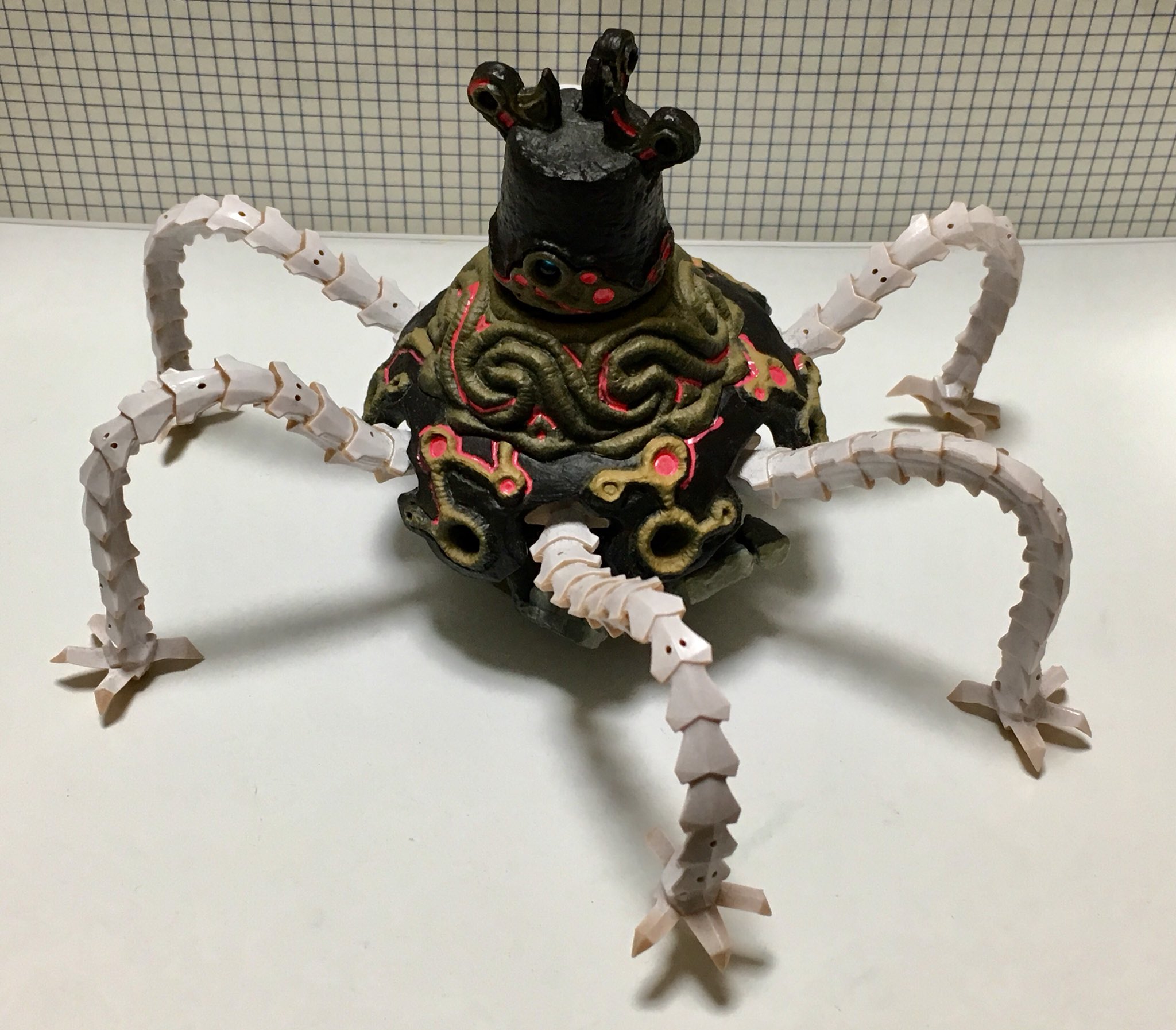 Damien 在 Twitter 上 Amiiboのガーディアンをゲット こいつ ゼルダの伝説 ブレス オブ ザ ワイルドの序盤では恐怖の対象でした 足は針金入りで自由に動かせますのでフィギュアとしても楽しい 出来れば下の台座は外したいな 同シリーズ馬乗りリンクとは同じ