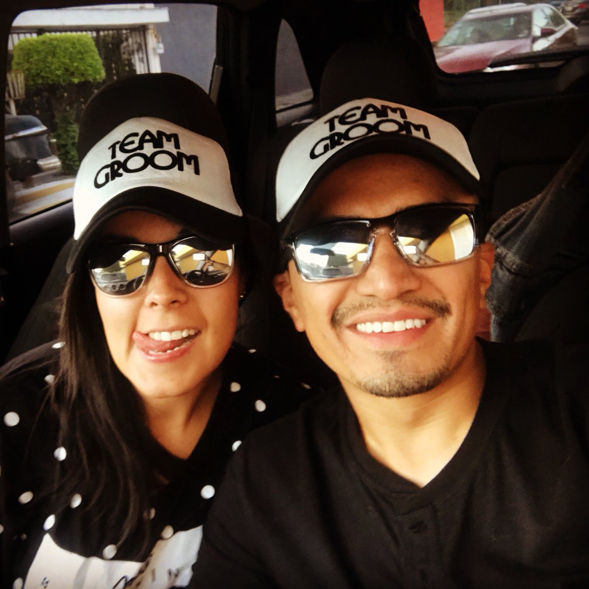 cArLaLoZz's tweet photo. #FindeMix #TeamGroom #Yeah ! 🙌🏼🎩🤵🏽 #Amonoch #QueBonitoEsLoBonito allá vamos @julianrico23 https://t.co/q3tfry0N0n
