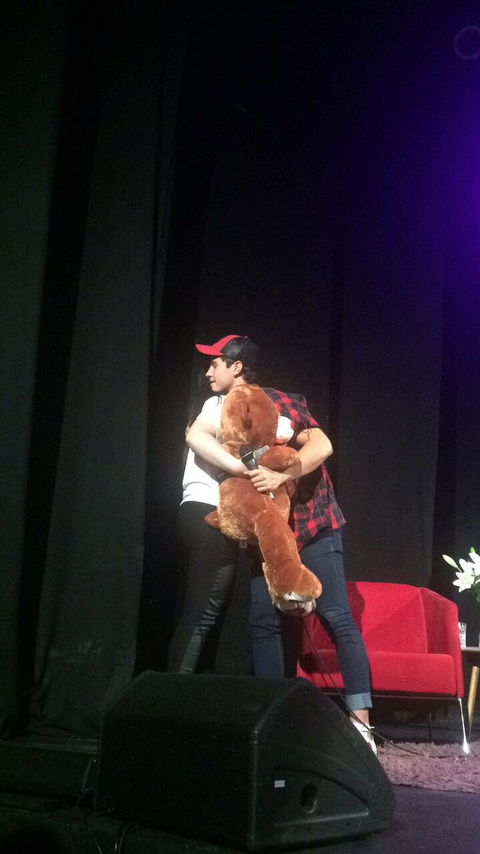constanzaipr's tweet photo. La verdad es que hoy a sido el mejor día de mi vida, poder abrazarte @Michaelronda y pasar un rato contigo, disfrutando de tu compañía, y de tu amor hacia tus fans, me encanto...
TE AMO Y ESPERO PODER VOLVER A ESTAR DE NUEVO CON VOS ❤️😘☺️ https://t.co/dYmnqavsrk