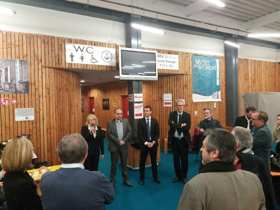 Prefet03's tweet photo. Le directeur de cabinet #Prefet03, Michael MATHAUX, à la rencontre de professionnels passionnés pour la 7e édition du forum des métiers au parc de Moulins expo (Avermes) https://t.co/BOK0N4FvRB