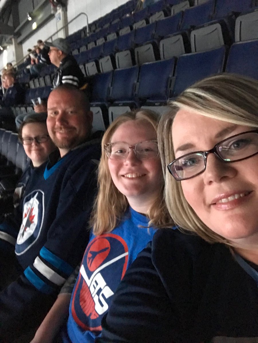 Jdarpar's tweet photo. Surprised these 2 kids w/ their 1st Jets game! #bestdadever #GoJetsGo @anhill187 https://t.co/GvZsWsikjF