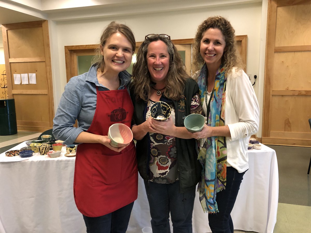 BalmerStephanie's tweet photo. Thank you @HarpethHall art teachers Ms. Curry and Mrs. Elder and @HarpethHall alumna Tallu Quinn @nashfoodproject for your support of Empty Bowls! https://t.co/8O6uVJ148u