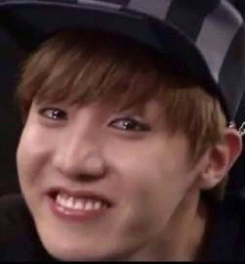 mmjiminie's tweet photo. When your laptop charger dies the day before the AMA's and you have no money for a replacement #BTS #timetokillmyself https://t.co/EkF3FWCbKd
