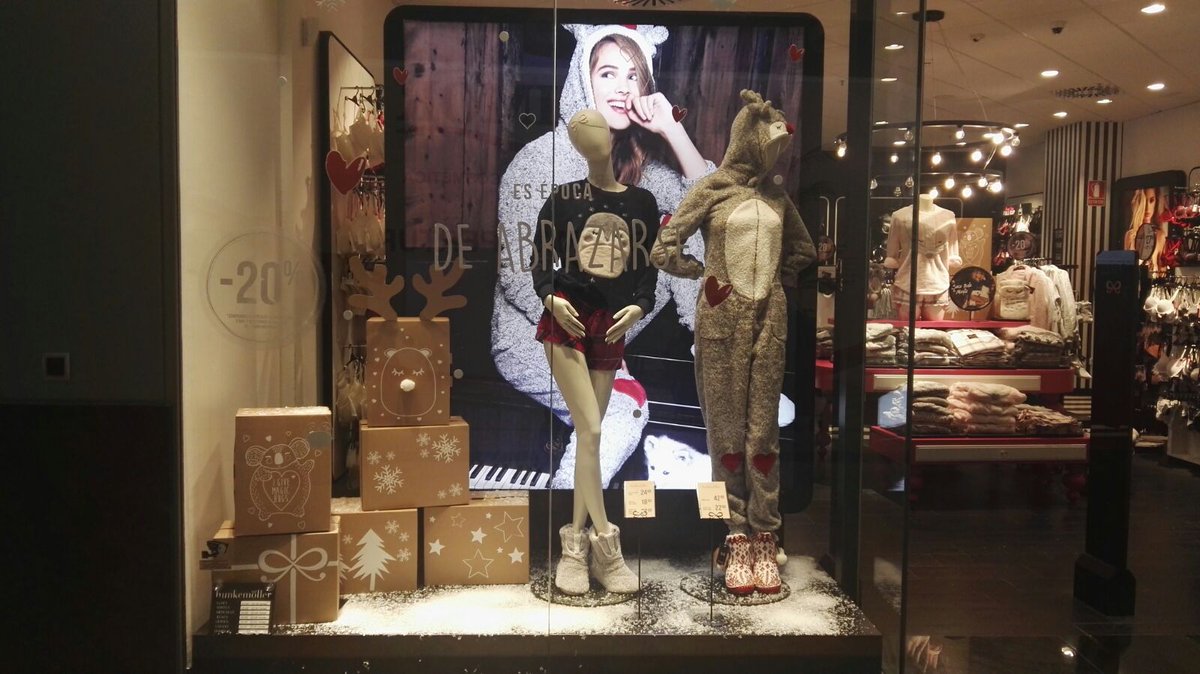 Es tiempo de abrazarse!!! Adelanta tus compras navideñas en <a href="/Hunkemoller/">Hunkemöller</a> <a href="/ccncondomina/">Nueva Condomina</a> te esperan grandes abrazos y mucha diversión!! 😜 #HKMVM #ilovemyjob #hkmfun