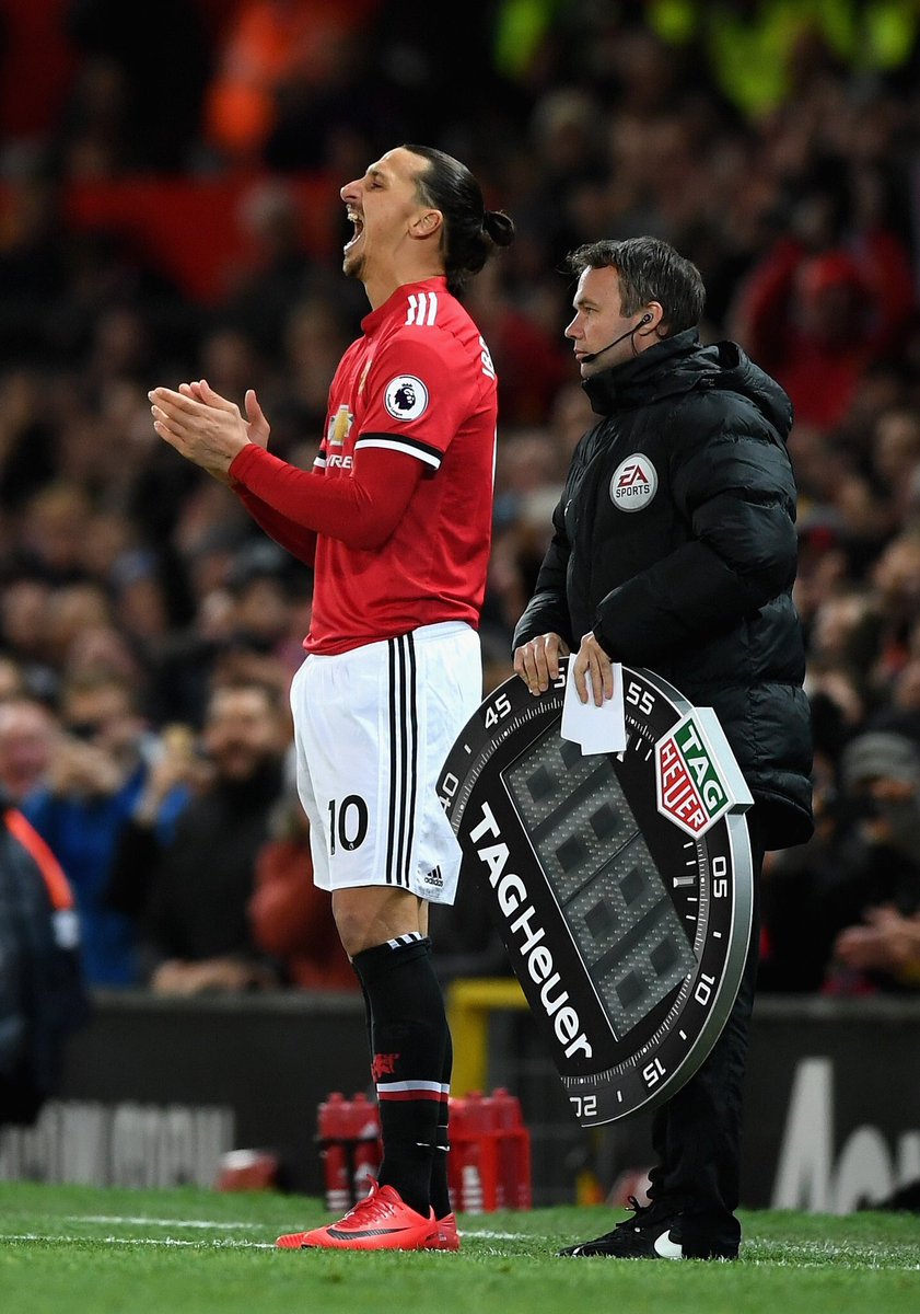 Mundialistas's tweet photo. 7 meses después de romperse el ligamento anterior cruzado y a sus 36 años, Zlatan Ibrahimovic venció su lesión y regresó a las canchas. GUERRERO. https://t.co/xEPTVzGYne