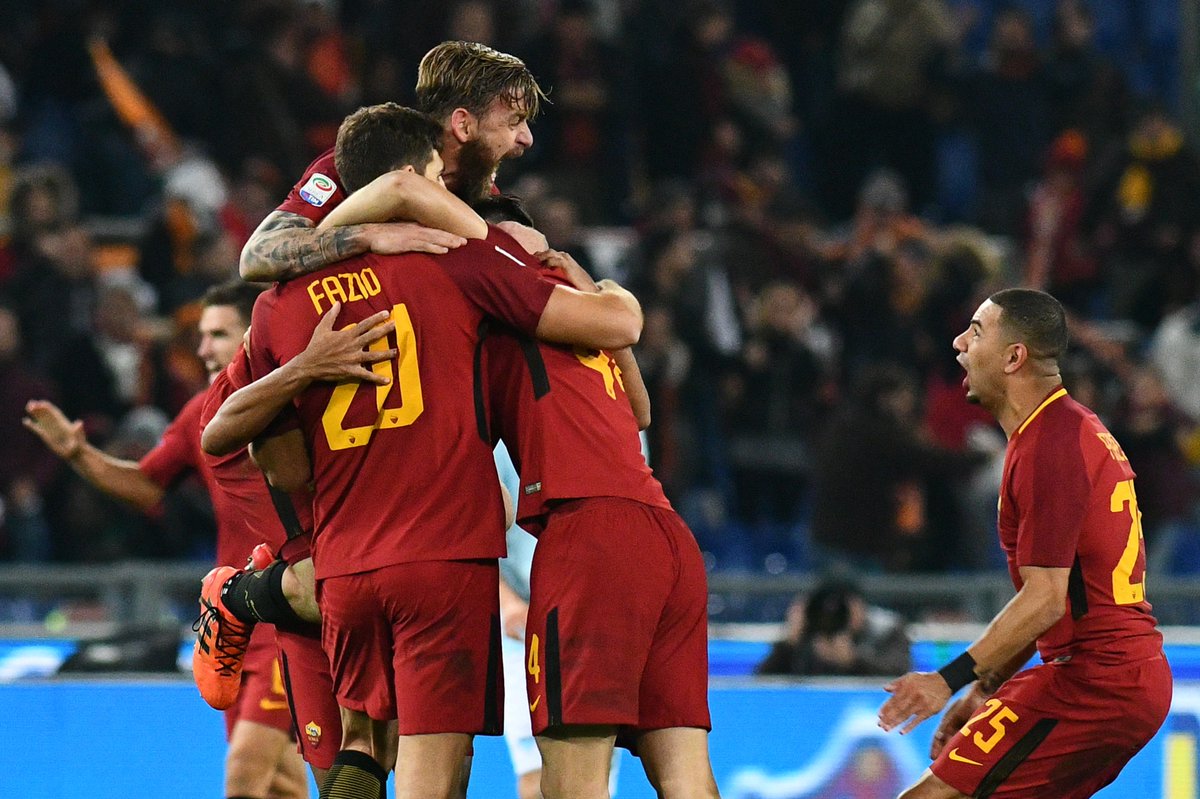 infosportplus's tweet image. #SerieA J13 ⚽️🏆🇮🇹

@OfficialASRoma remporte le derby de la Louve face à @OfficialSSLazio (2-1) grâce à #Perrotti &amp;amp; #Nainggolan. #Immobile avait réduit la marque. #RomaLazio

Le club giallorosso passe devant son adversaire du soir et prend la 3e place (30 points).