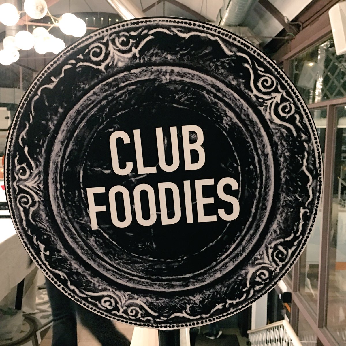 LikeSevilla's tweet photo. Esta noche estamos con Luis Tolmos en el @ClubFoodies en @mldelbarranco #showcooking #foodies #gastro https://t.co/JLycXopx1A