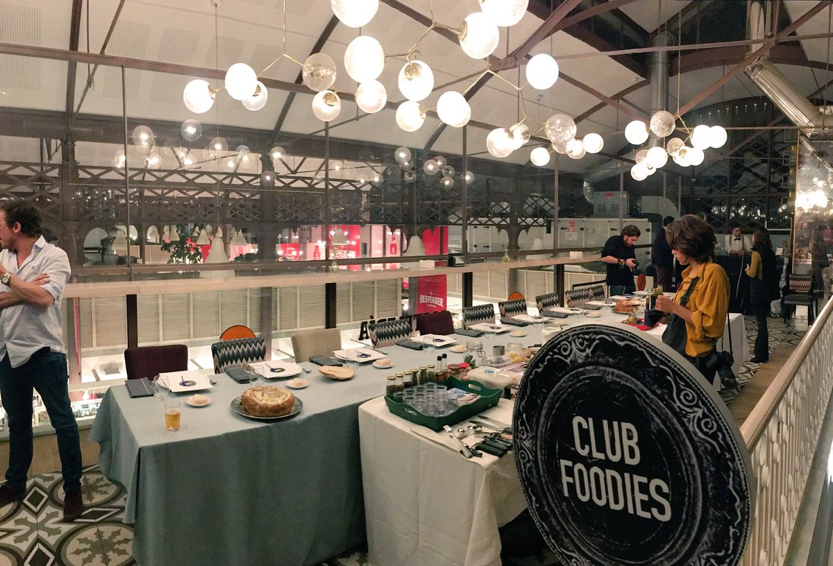 LikeSevilla's tweet photo. Esta noche estamos con Luis Tolmos en el @ClubFoodies en @mldelbarranco #showcooking #foodies #gastro https://t.co/JLycXopx1A