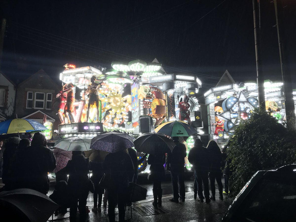 benaowen's tweet photo. Glastonbury carnival in the rain https://t.co/XyiutbDKPH