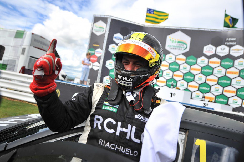 Thiago Marques leva Renault à vitória em Goiânia

Pódio - Corrida 1:

1. 1 Thiago Marques (RZ Motorsport/Renault Fluence) - 17 voltas

2. 28 Carlos Souza (JLM Sport/Chevrolet Cruze) - a 0.643

3. 43 Vicente Orige (JLM Racing/Chevrolet Cruze) - a 12.141

Duda Bairros/Vicar 📷