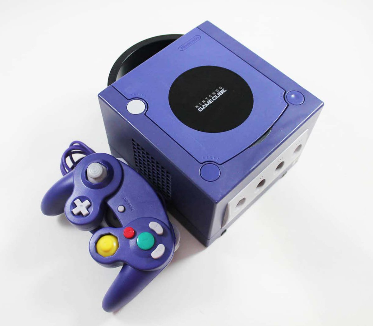 RadioNintendo's tweet image. Happy anniversary GameCube! To celebrate this incredible milestone, we'll be streaming GameCube music all day. Tune in at radionintendo.com #HappyBirthdayGameCube
