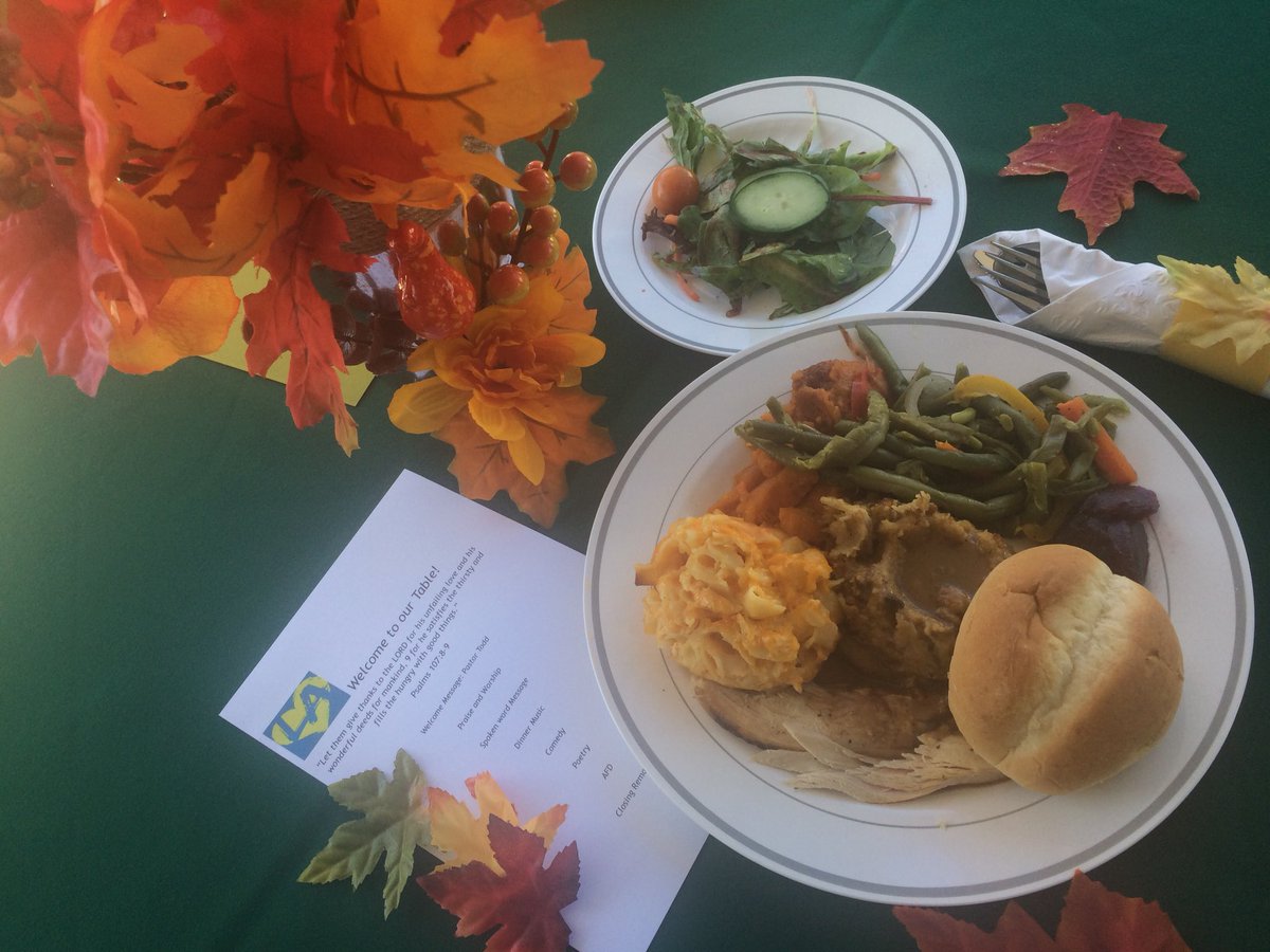 NewLifeLA's tweet photo. Dinner is served! #Thanksgiving #Giveback #NewLifeLA https://t.co/xny6to71xw
