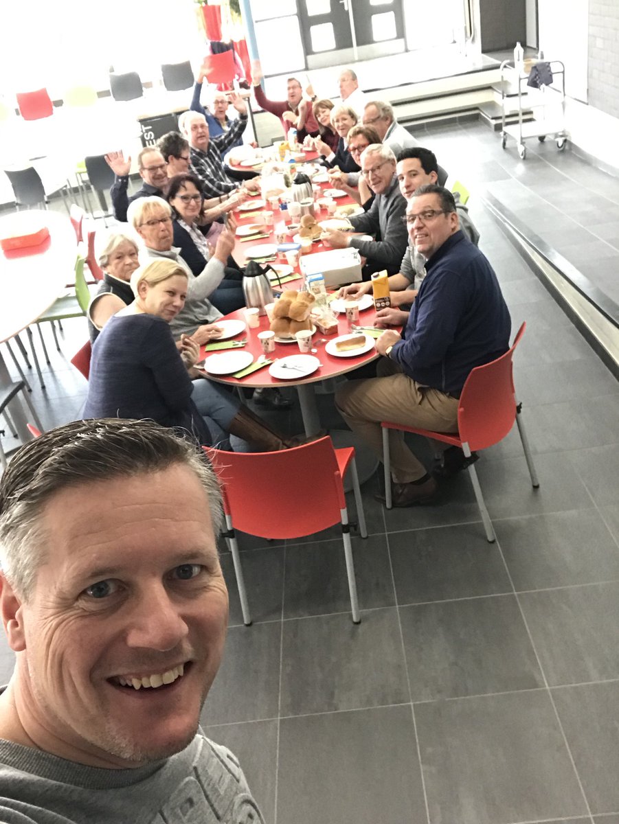 philipbrand's tweet photo. Samen met veel helpende handen heeft het Sint-comité vandaag alles in gereedheid gebracht voor intocht van morgen. #samenlunchen #sint #fun https://t.co/IO5R7qhjIk