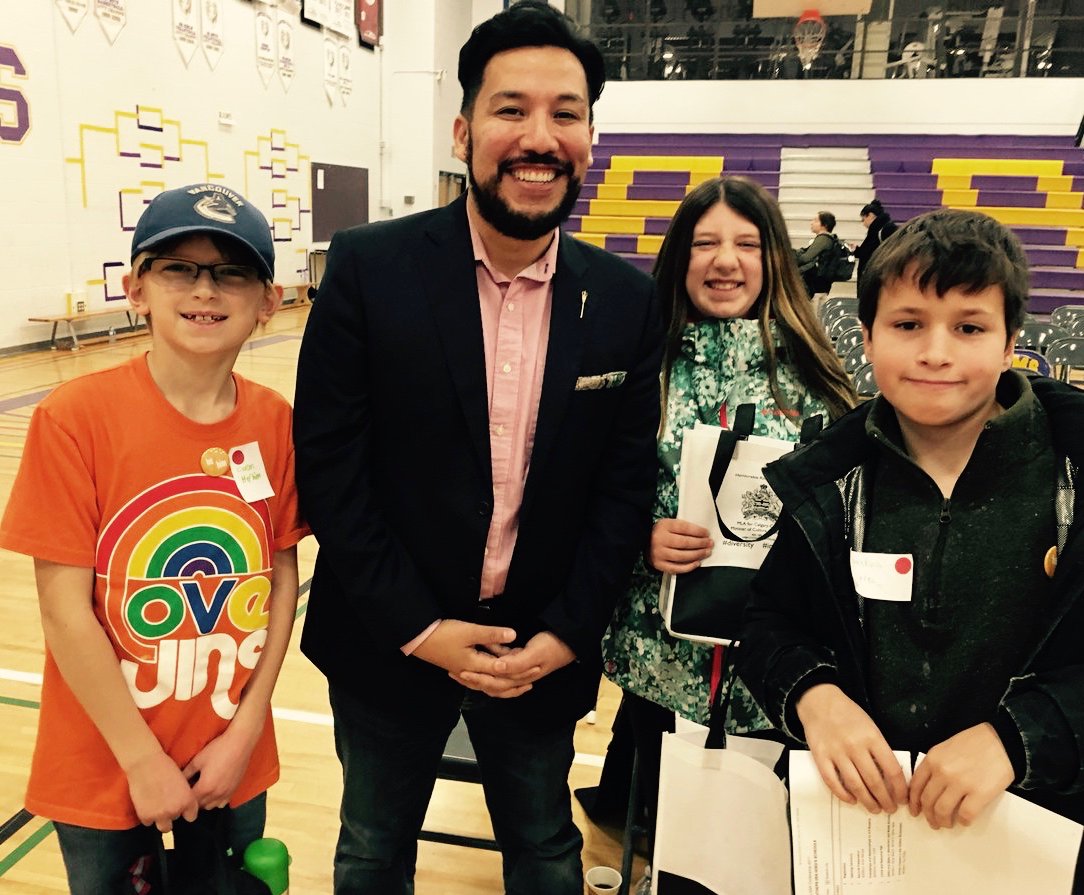 _RicardoYYC's tweet photo. Attending @YYCsexualhealth 6th #GSA Conference w/ over 450 delegates from across province. These are strong, resilient & amazing humans.
#LGBTQ #abgsa #ableg #lovewins #abed https://t.co/aROZWYUToW