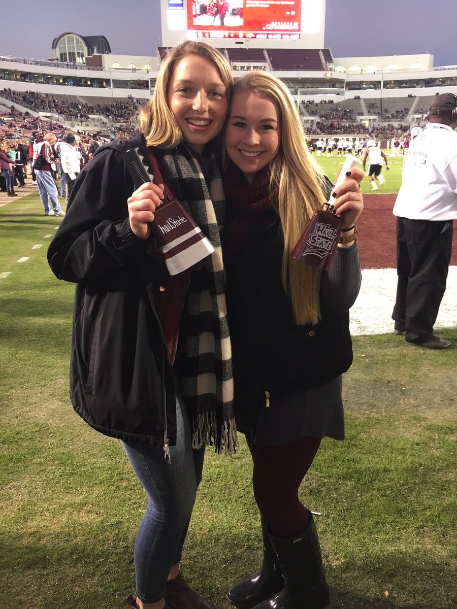 emilyhill_16's tweet photo. HAPPY HAPPY BIRTHDAY RILEY! Love and miss you so much! #roomies4life https://t.co/DRIIoUyUdb