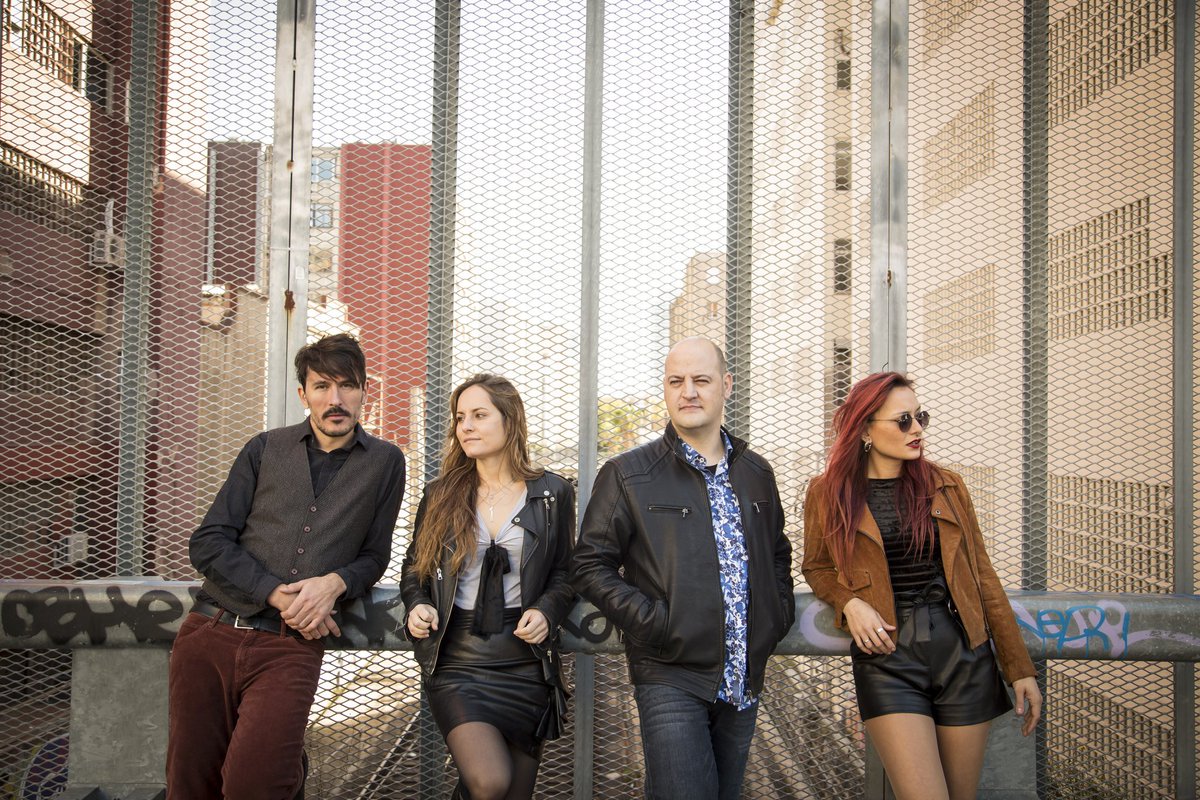 LosOtrosMusica's tweet photo. @losotrosmusica #sesion de #fotos #barcelona #nueva #componente #bajo @layadana #indiepop #indie #indierock #noisepop #fotaka @xavitelecastell @dani_los_otros @aidabaqueta https://t.co/fxwgzzVzXw