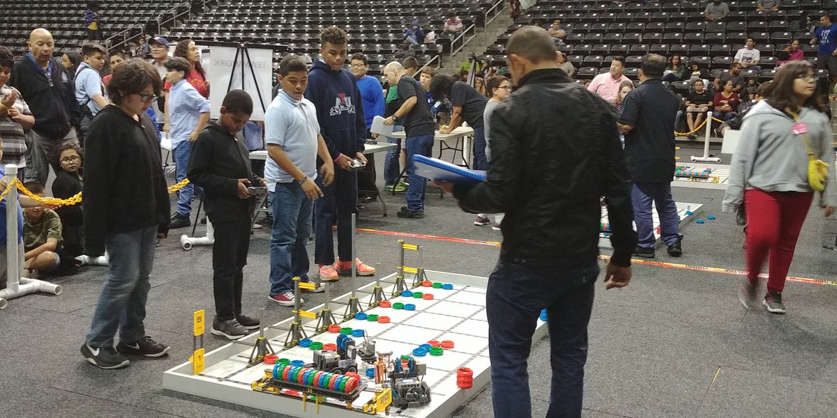 DISDSubs's tweet photo. VEX IQ #DallasISD scrimmage and mini workshop. Serving over 700 #FutureEngineers #CS4Dallas #CompSciTech home grown #engineersintraining https://t.co/Zxq2k5cL1E