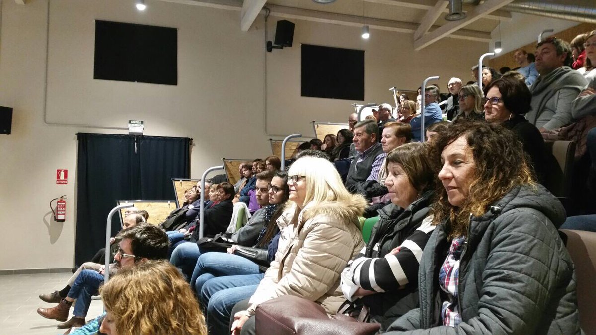 VisitaAvinyonet's tweet photo. Gran acollida a la presentació del documental del #Microvi2017 a Avinyonet. Moltes gràcies a tots els assistents! https://t.co/nALtyCiOqo