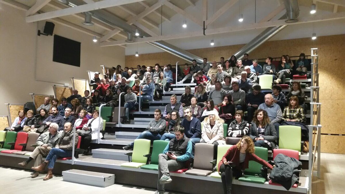 VisitaAvinyonet's tweet photo. Gran acollida a la presentació del documental del #Microvi2017 a Avinyonet. Moltes gràcies a tots els assistents! https://t.co/nALtyCiOqo