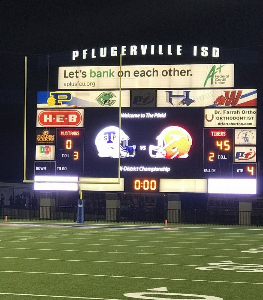 stevefloresTX's tweet photo. Proud of all 3 🏈 teams! Competed hard! @RoundRockISD proud! Good luck @StonyPointHS &amp; @CedarRidgeHigh in Round 2! @WWHSWarrior way to fight! https://t.co/qtopyfFFdX