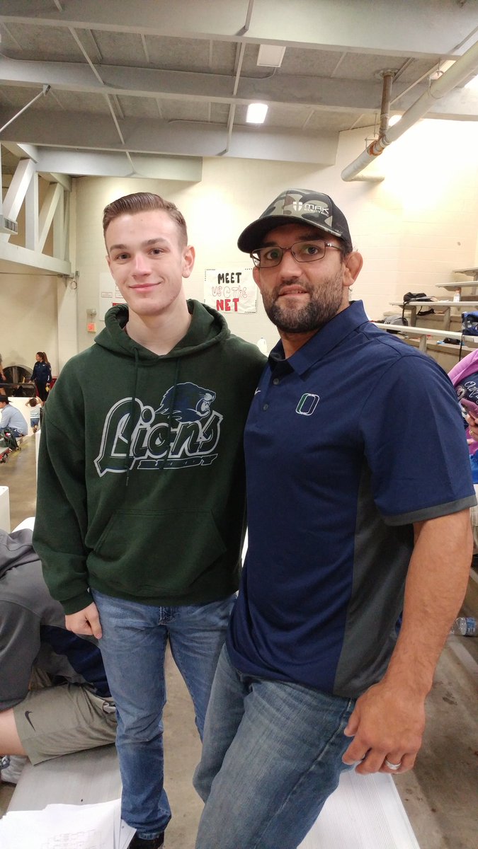 ReedyWrestling's tweet photo. Well look who it is, if it isn't the former UFC Welterweight champ #osu #bigrigg #johnnyhendricks #prestonsmiledALLday @bigrigg https://t.co/OI6t1k8LLl