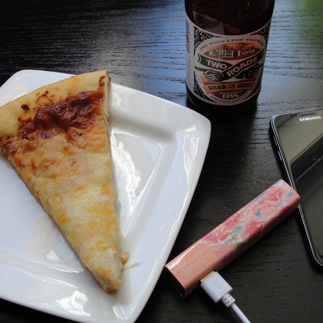 Halo2CloudLLC's tweet photo. Living your best life is easy when you have a full battery. #HaloFun #HappySaturday #SaturdayNight #Fun #Pizza https://t.co/4jPSuJEyPF