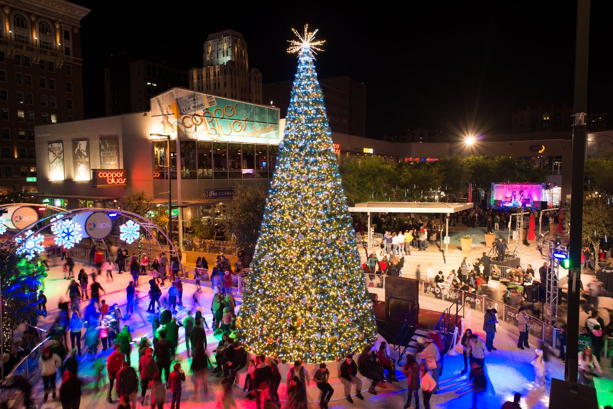 #dtphx's real ice rink is back! Kick off the holiday #CitySkate season on 11/25 with tree lighting &amp; performances: ow.ly/Himi30gzIZR