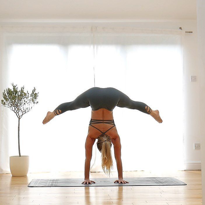 TamaraYoga2's tweet photo. Don’t give up on your dreams...
Keep sleeping 😴😂
-
#yoga #handstands #dreamer #straddlepress #yogagirl https://t.co/0RV8DrPJWG https://t.co/GECluv2k1K