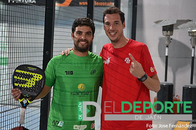 eldeportedejaen's tweet photo. Luque/Ortega y Fernández/Porras se proclaman maestros del padel jiennense de 2017. Crónica y fotogalería: https://t.co/NqnnfH8p2G https://t.co/PpN2akFiH2