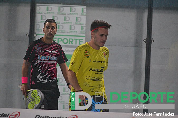 eldeportedejaen's tweet photo. Luque/Ortega y Fernández/Porras se proclaman maestros del padel jiennense de 2017. Crónica y fotogalería: https://t.co/NqnnfH8p2G https://t.co/PpN2akFiH2