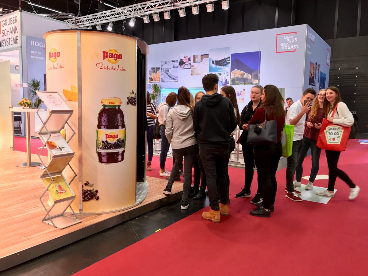 SpasskabineAT's tweet photo. Auch dieses Jahr war die Spasskabine das Highlight des Pago-Standes auf der internationalen Gastronomie-Messe "Alles für den Gast 2017" in Salzburg und wie bereits im vorigen Jahr, wurden von den Besuchern viele Fotos gemacht. Link zur Fotos: https://t.co/rK2TsgjUFs https://t.co/BcxmD8RSAg