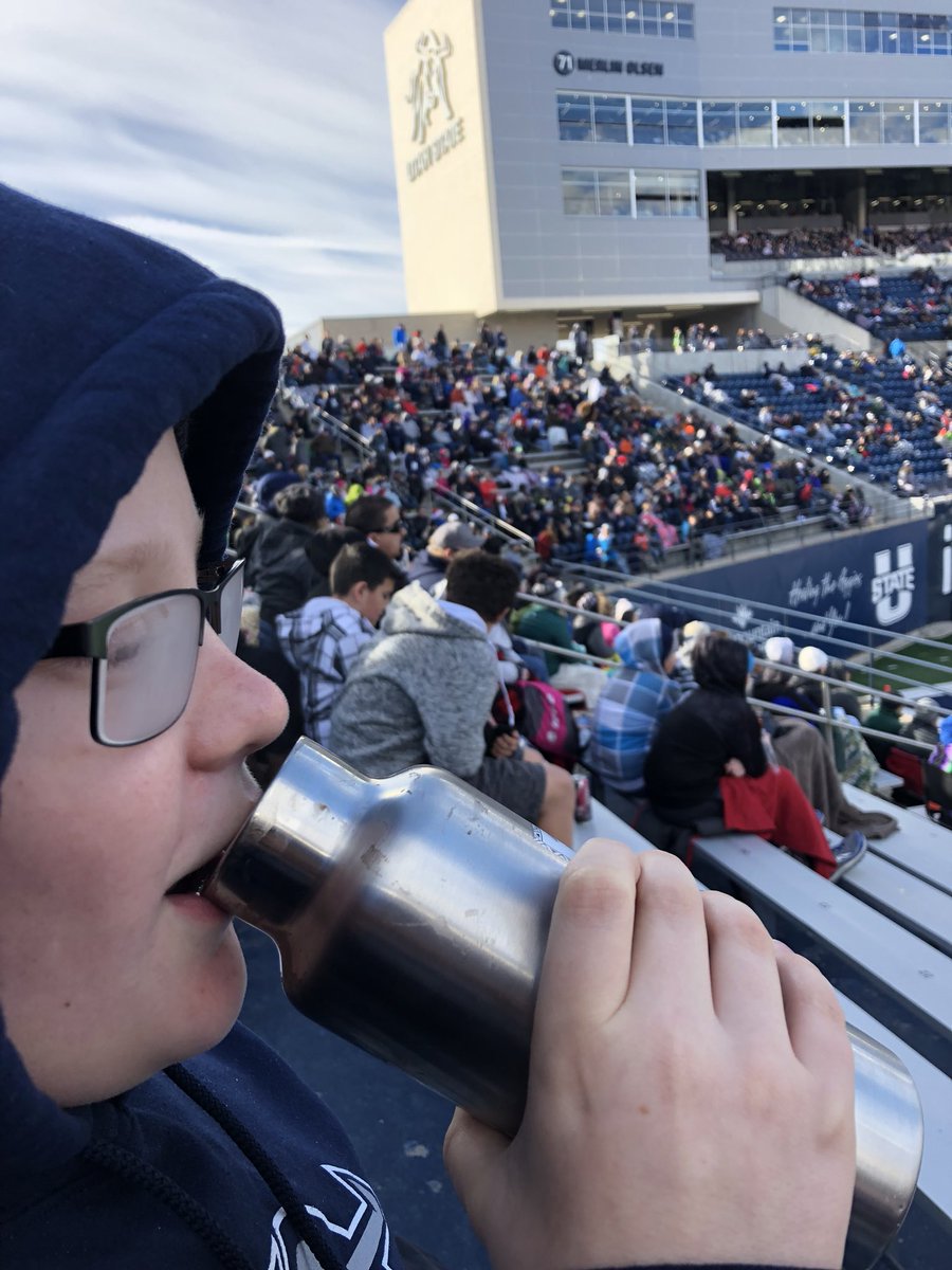FishAggie's tweet photo. #ImlovinitUSU When it’s cold but Aggie Football is so worth it!! #GoAggies https://t.co/ooaGZNkSuR