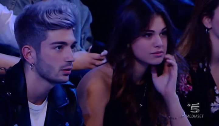 stormiXiena's tweet photo. Zayn Malik e Selena Gomez italiani 😂

#amici17 https://t.co/Nsm9Ai9tJm