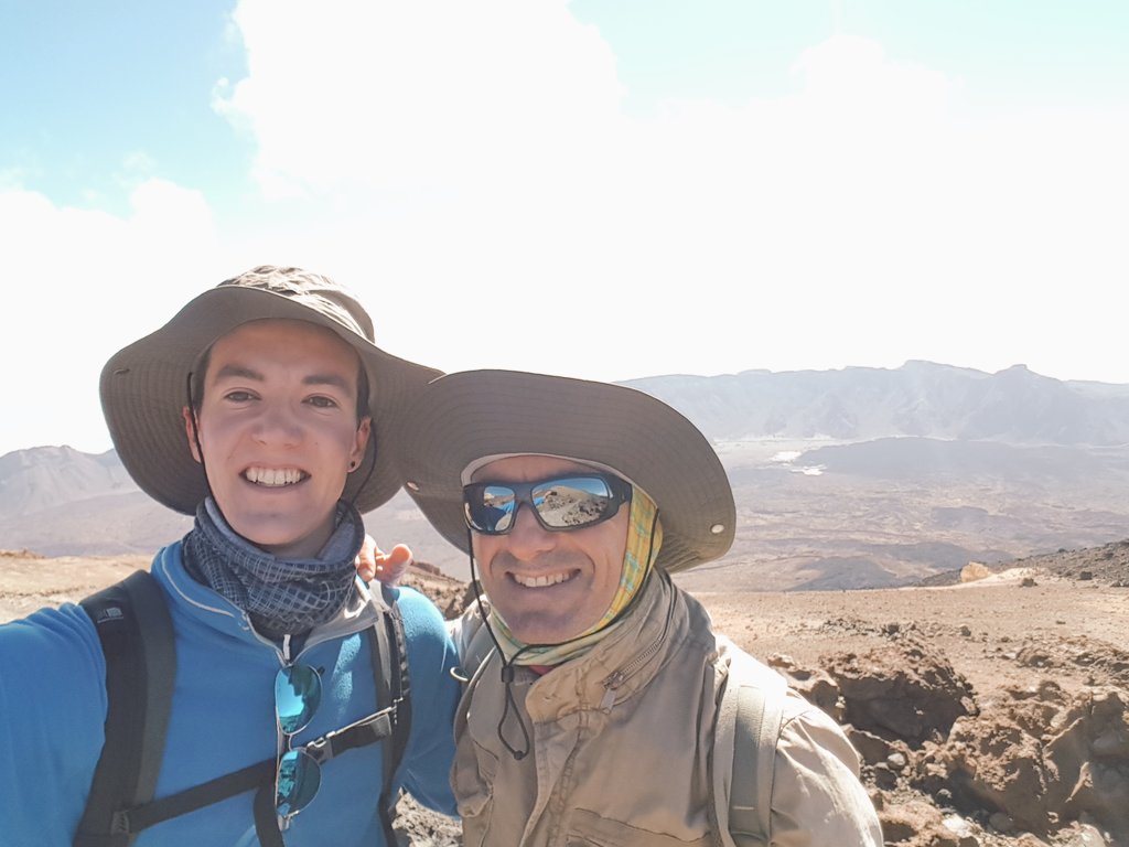 Geology_Kev's tweet photo. Summited #MtTeide today with @IgnacioGarciaGT from @GeoTenerife on a cracking day! Fab examples of #lava flows, #lavaballs, #obsidian, sulfer #fumaroles, #stratovolcano and more! Jusy incredible 🌋 https://t.co/qNUm3sEfLx