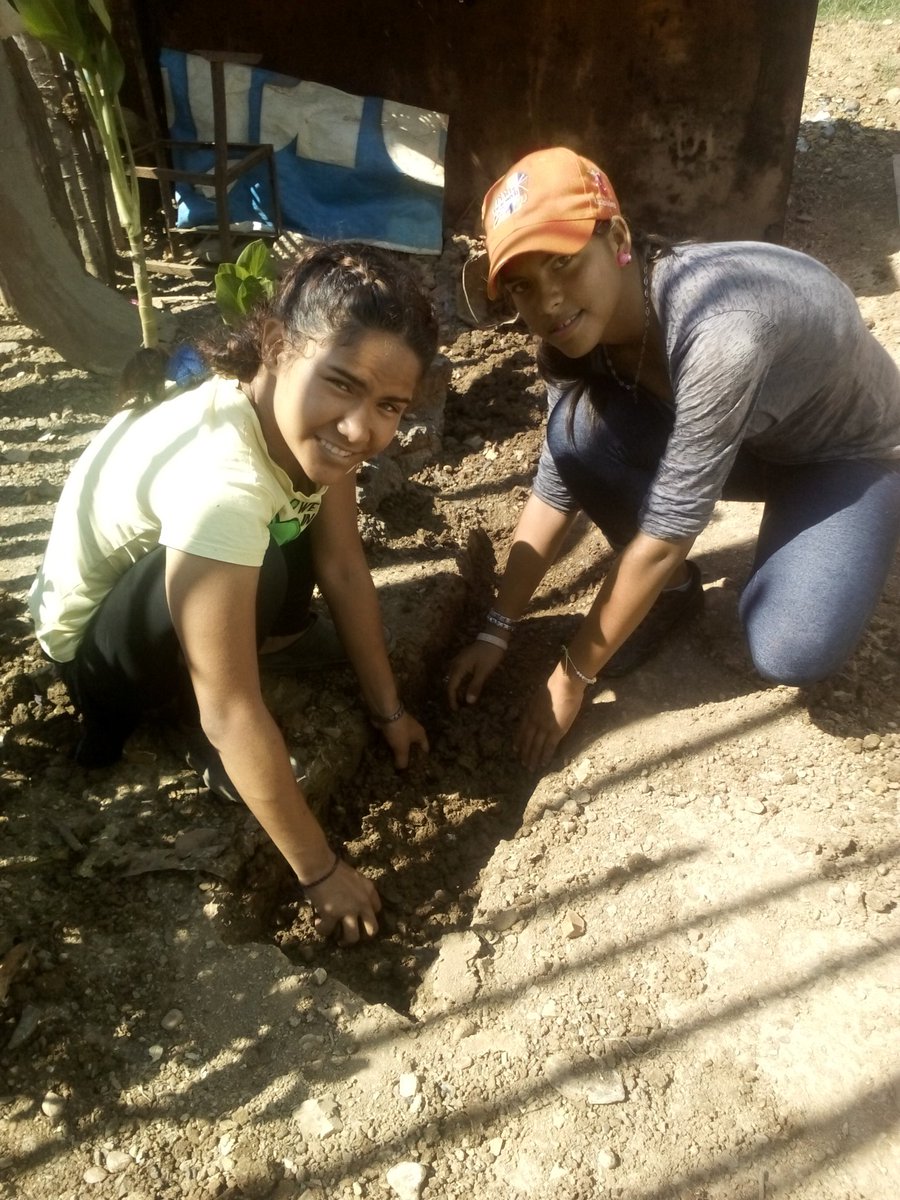 MNRRAnzSB's tweet photo. El #MNRR unido con la madre tierra, porque de algo pequeño surgen grandes cosas

#MarcaLaDiferencia https://t.co/P2G8YQeYaK