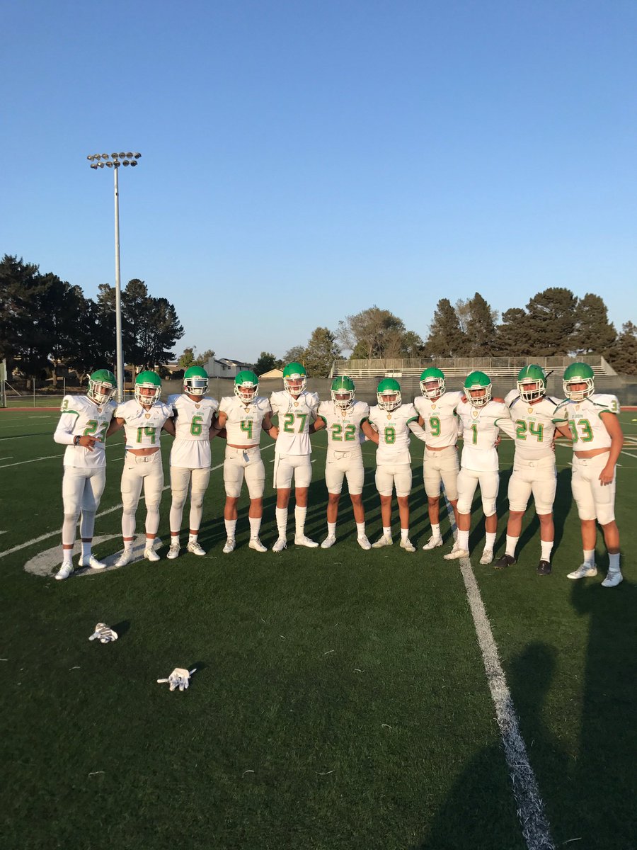 zachmowwis's tweet photo. it's been a fun 4 years with my boys, sad to say it's over #fridayknights https://t.co/GdjjeKZJJQ