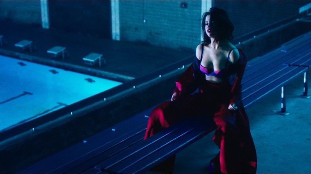 abbracciodemi's tweet photo. Dire che è troppo bona è infinitamente poco e adoro troppo il video. omg #WolvesMusicVideoTODAY https://t.co/Phci7xfPUY