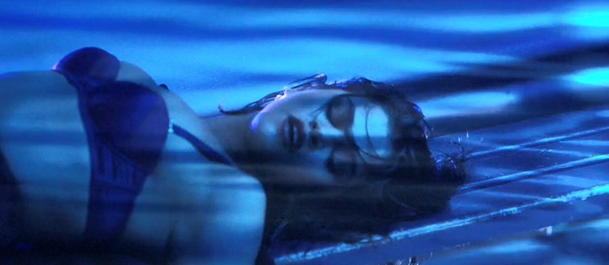 abbracciodemi's tweet photo. Dire che è troppo bona è infinitamente poco e adoro troppo il video. omg #WolvesMusicVideoTODAY https://t.co/Phci7xfPUY