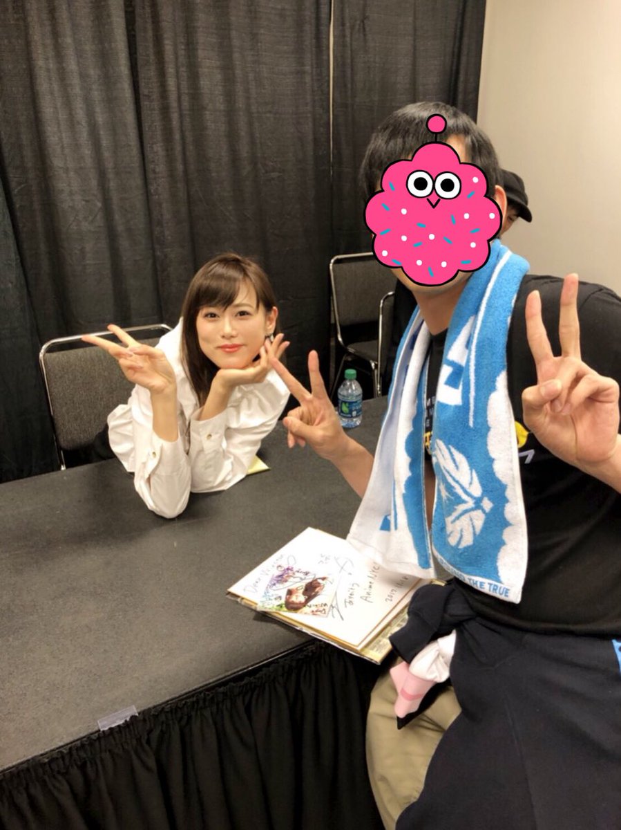 TRUE_staff's tweet photo. 日本は早朝でしょうか( ˘ω˘ )

サイン会に参加された皆様ありがとうございました！ 用意したCDはすべて完売！NYでも「響け！ユーフォニアム」は大人気ですね( ´ ▽ ` )ﾉ

#TRUEさん
#AnimeNYC
#anime_eupho https://t.co/XIN6JvvSd7