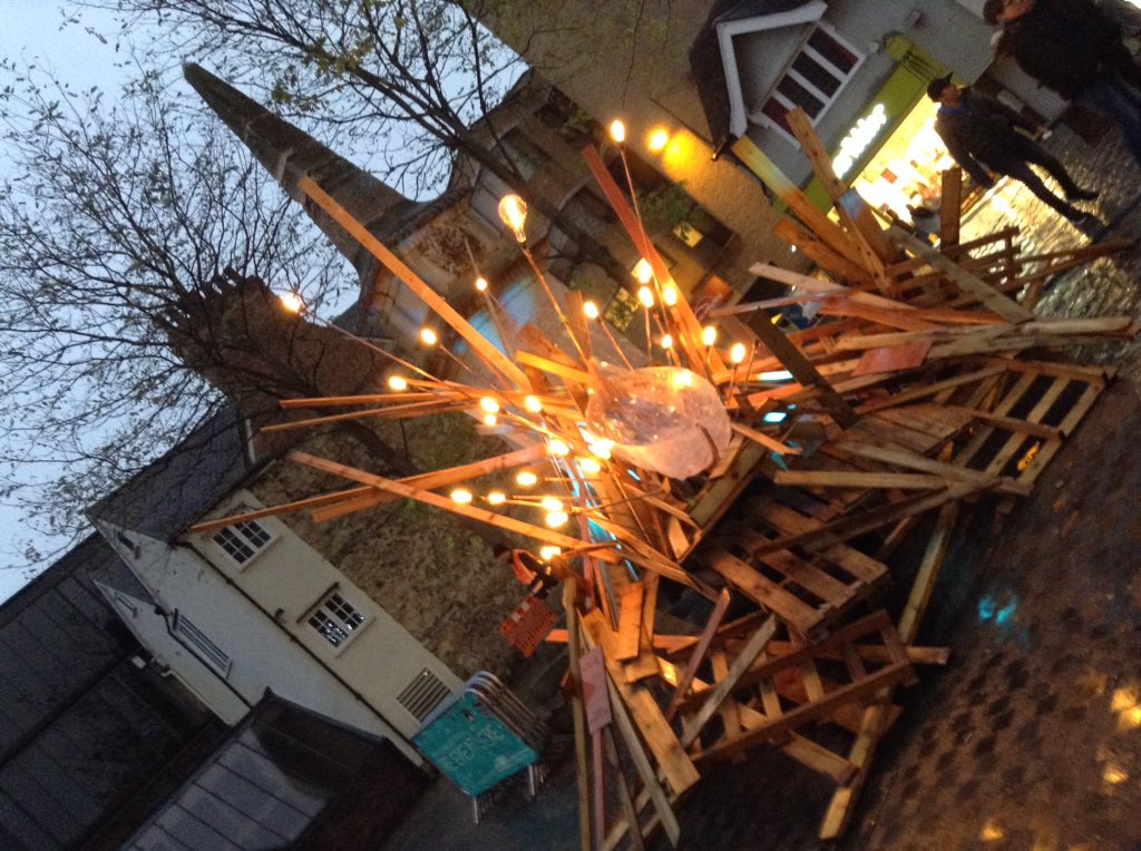 robsonandcowan's tweet photo. A walk around the @OXChristmas Light Installations this evening,so much to see and so little time #AngleOfTheNorth made me homesick https://t.co/p1dt5P66iQ