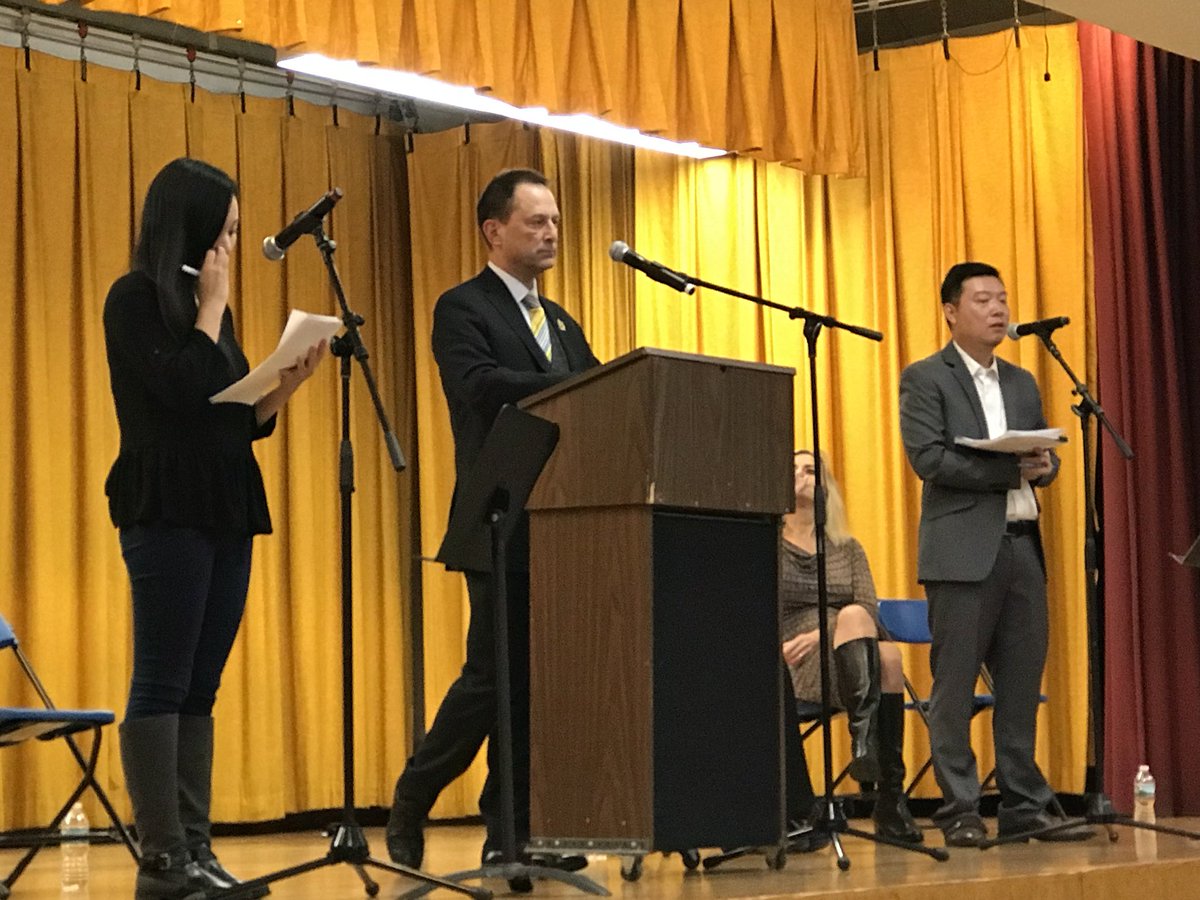 UFTSafety's tweet photo. Michael Barasch,attorney presenting victims with post 9/11 illnesses. He explains the Zadroga Act and it’s benefits.  @Post911Illness @UFT @EllieEngler @UFT_Elementary @UFTMS_Division @UFTTeamHS @D75uft @UFTParas @UFT_MBO @UFT_BKOffice #worldtradecenterhealth https://t.co/oijj05WFXA