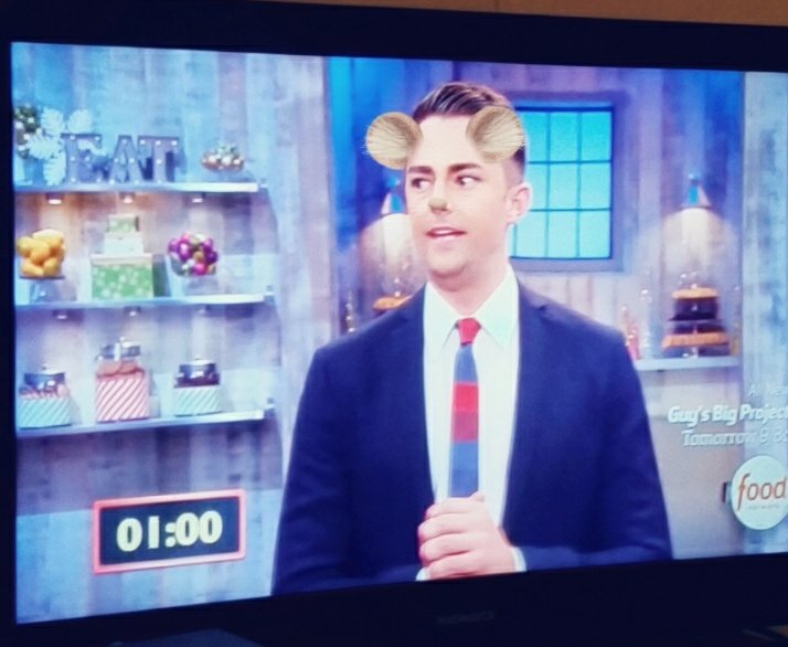 sometimescatmom's tweet image. Getting my cookie on with @JonathanBennett @duffgoldman @SherryYard &amp;amp; @ChefDPhillips with #ChristmasCookieChallenge on @FoodNetwork 🤘🤘🤘