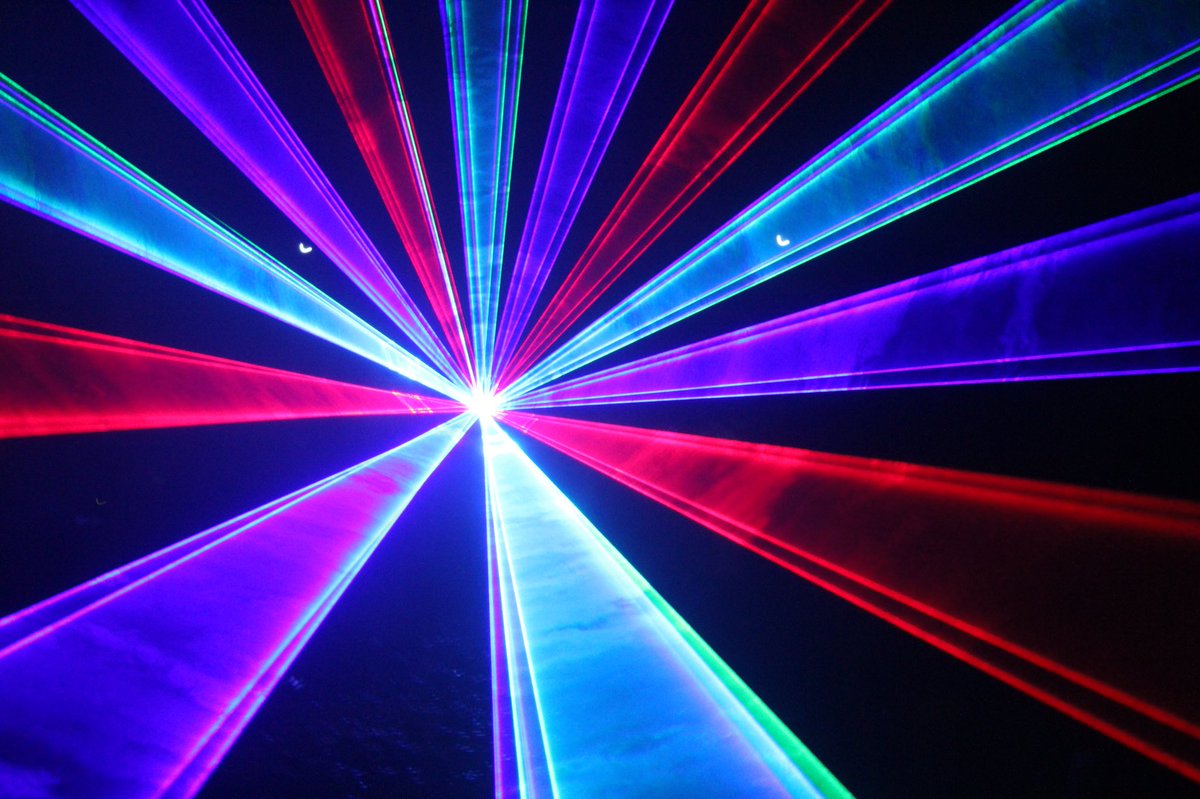 laserteamberlin's tweet photo. Perfekte #lasershow mit unseren #pl6000RGB #lasern von #Laserworld #laserteam-berlin #MultimediaTEAM #laserbeam #showeditor #makeyourshow https://t.co/D8ClQtkrhE