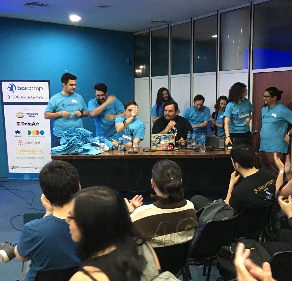 Muy bueno el #BarcampBA. Charlas súper interesantes sobre Bitcoin con <a href="/gu5tavo71/">Gustavo Cardelle</a> y Tensor Flow con <a href="/arkatPDA/">PDA</a>.